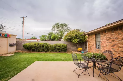 Exterior - 1304 Jefferson Dr, Plainview, TX 79072 photo 8 of 11