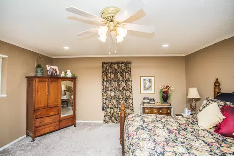 Bedroom - 1304 Jefferson Dr, Plainview, TX 79072 photo 3 of 10