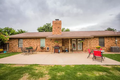 Exterior - 1304 Jefferson Dr, Plainview, TX 79072 photo 5 of 11