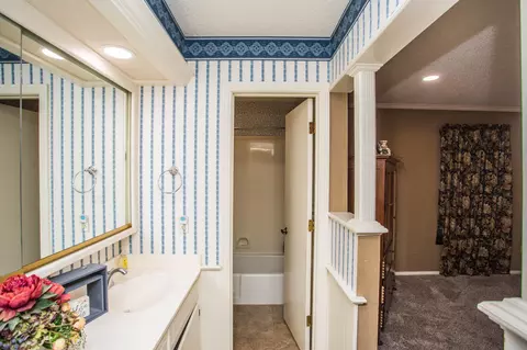 Bath - 1304 Jefferson Dr, Plainview, TX 79072 photo 1 of 9