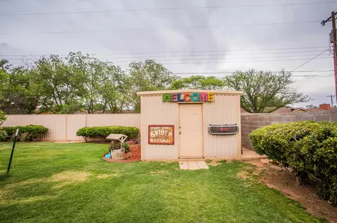 Exterior - 1304 Jefferson Dr, Plainview, TX 79072 photo 10 of 11