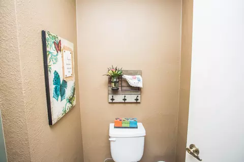 Bath - 1304 Jefferson Dr, Plainview, TX 79072 photo 7 of 9