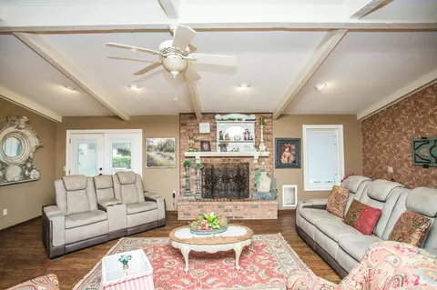 Living - 1304 Jefferson Dr, Plainview, TX 79072 photo 5 of 5