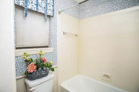 Bath - 1304 Jefferson Dr, Plainview, TX 79072 photo 4 of 9