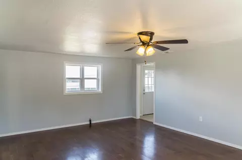 402 E 9th St, Plainview, TX 79072 photo 7