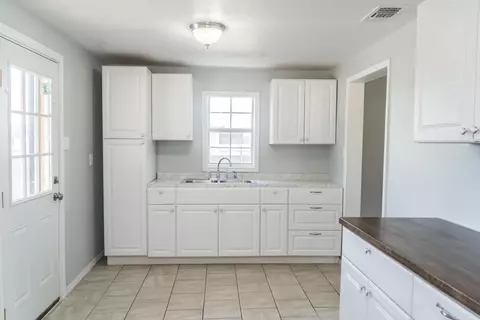 402 E 9th St, Plainview, TX 79072 photo 13