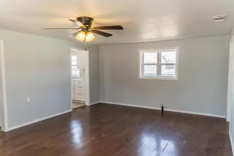 402 E 9th St, Plainview, TX 79072 photo 6