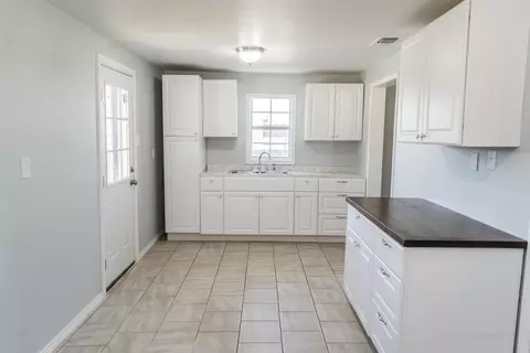 402 E 9th St, Plainview, TX 79072 photo 11