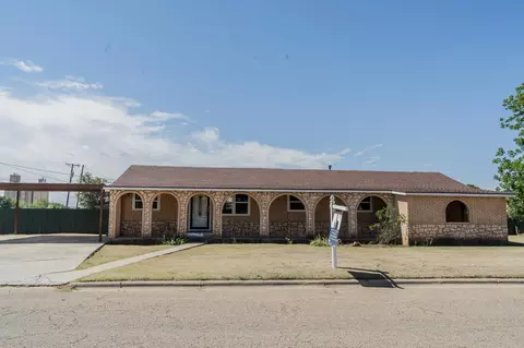402 E 9th St, Plainview, TX 79072