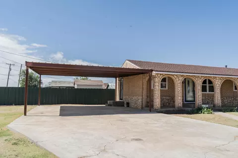 402 E 9th St, Plainview, TX 79072 photo 4