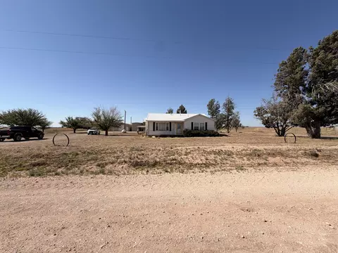 6212 Beaver Rd, Smyer, TX 79367