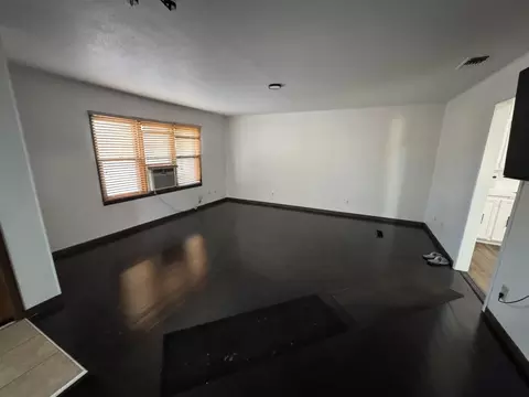 2320 N 3rd St, Tahoka, TX 79373