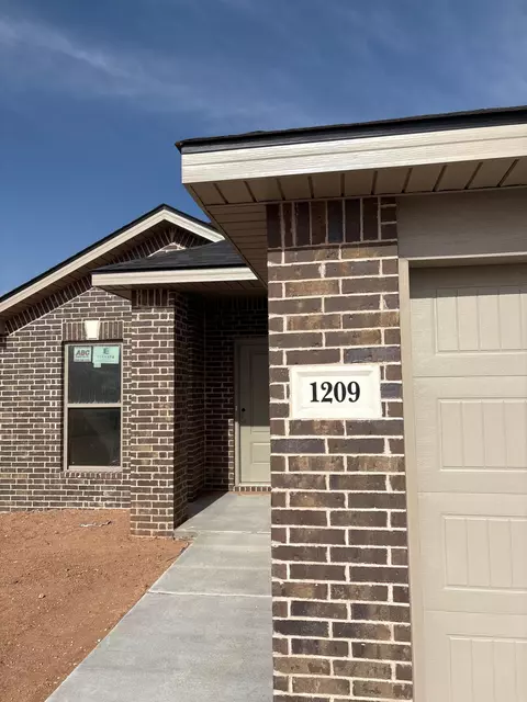 1209 Cottonwood Ave, Wolfforth, TX 79382