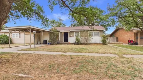 518 W 2nd St, Hale Center, TX 79041