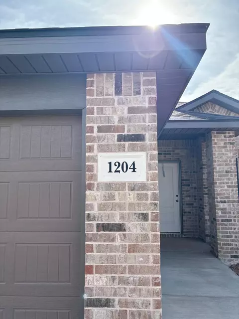 1204 Cottonwood Ave, Wolfforth, TX 79382