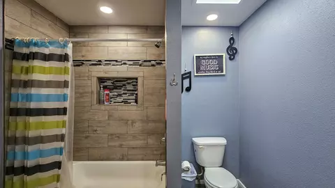 Bath - 2701 W 11th St, Plainview, TX 79072 photo 4 of 4