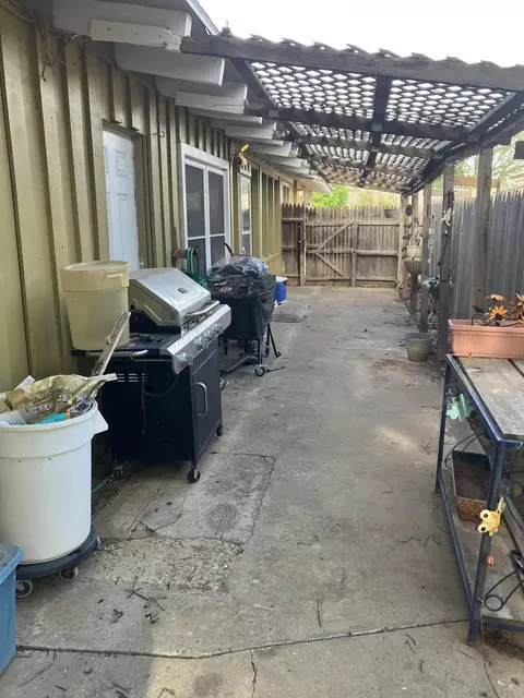 Exterior - 2701 W 11th St, Plainview, TX 79072 photo 5 of 7