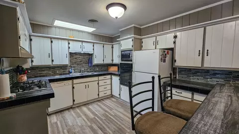 Kitchen - 2701 W 11th St, Plainview, TX 79072 photo 2 of 2