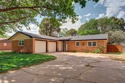 2412 N 1st St, Tahoka, TX 79373