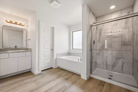 Bath - 6301 Viola Ave, Lubbock, TX 79407 photo 1 of 3