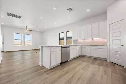 Kitchen - 6301 Viola Ave, Lubbock, TX 79407 photo 4 of 4