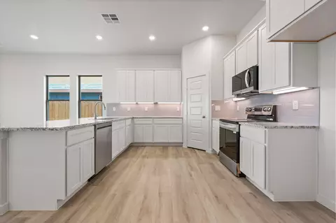 Kitchen - 6301 Viola Ave, Lubbock, TX 79407 photo 3 of 4