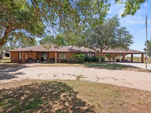 2803 Thomas Dr, Denver City, TX 79323