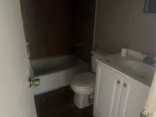 Bath - 105 Pecos Pl, Plainview, TX 79072 photo 3 of 4
