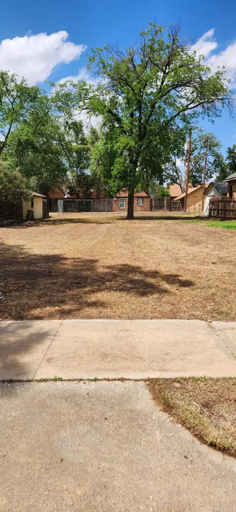 2310 18th St, Lubbock, TX 79401