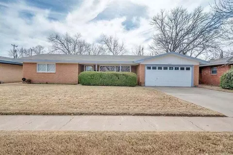 5217 8th St, Lubbock, TX 79416