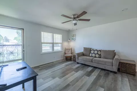 1030 W Dickens St, Slaton, TX 79364