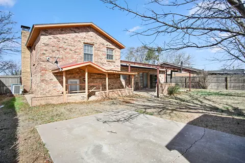 137 Detroit Ave, Levelland, TX 79336
