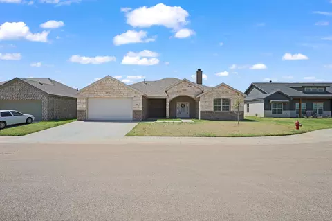 407 Cowboy Ln, Wolfforth, TX 79382