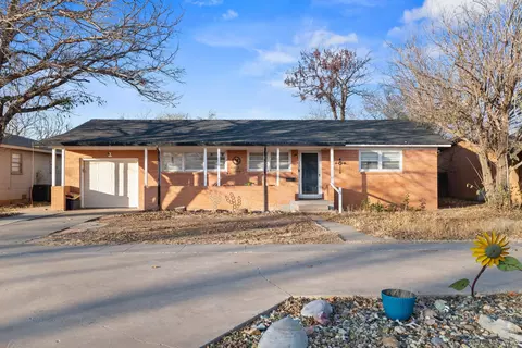 407 Pine St, Levelland, TX 79336