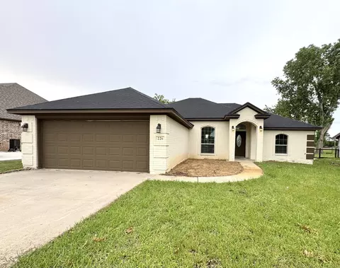 226 Lakeview Dr, Runaway Bay, TX 76426