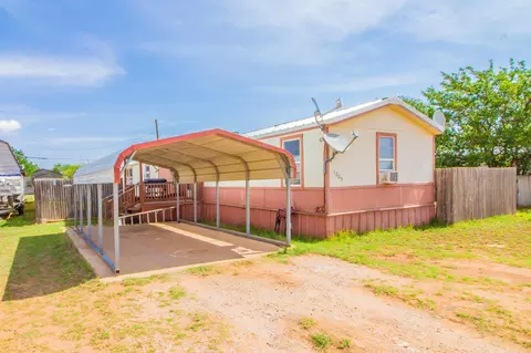 1003 E Warren St, Brownfield, TX 79316