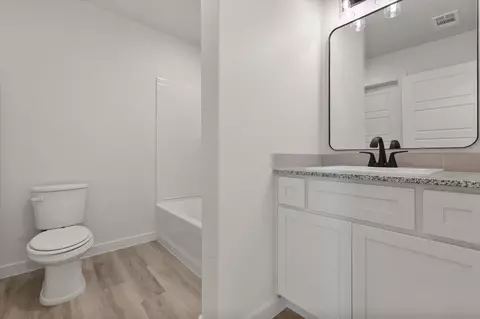 Bath - 5601 Smith St, Lubbock, TX 79416 photo 1 of 4