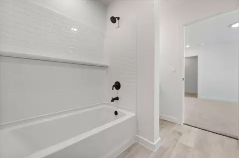 Bath - 5601 Smith St, Lubbock, TX 79416 photo 2 of 4