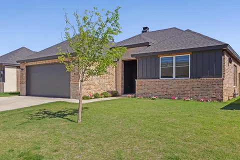 810 N 2nd St, Wolfforth, TX 79382