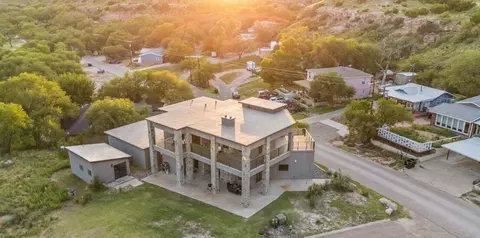2 Jesse James Dr, Lubbock, TX 79404