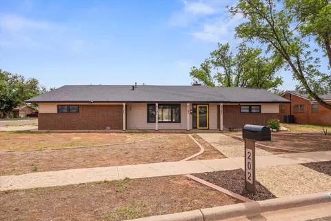 202 Mike St, Levelland, TX 79336