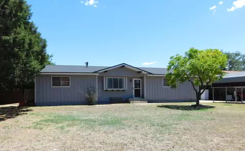 903 W 8th St, Muleshoe, TX 79347