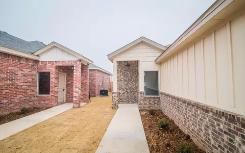 2015 102nd St, Lubbock, TX 79423