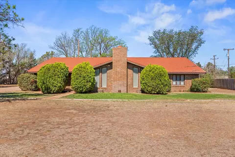 101 Dana Ave, Earth, TX 79031