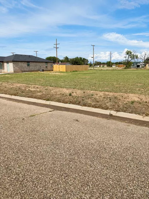 1220 Avenue I, Ralls, TX 79357