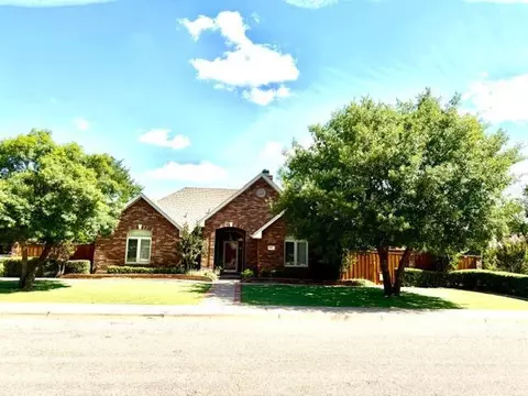 913 W 9th St, Idalou, TX 79329