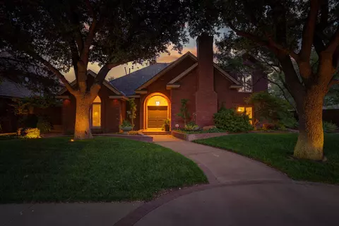 8707 Savannah Ave, Lubbock, TX 79424