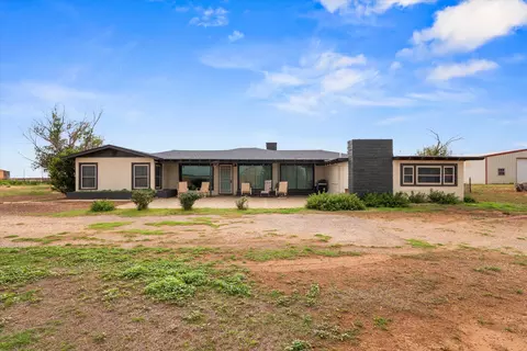 1865 N Fm 1490, Levelland, TX 79336