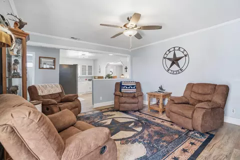 2104 W 26th St, Plainview, TX 79072 photo 2