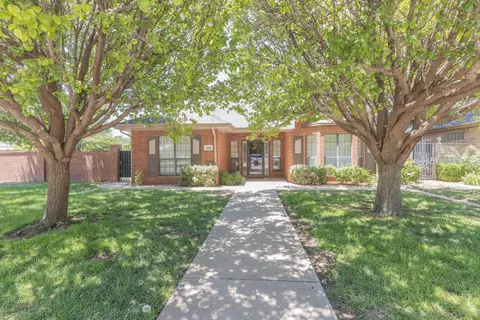 608 S Holliday Dr, Plainview, TX 79072